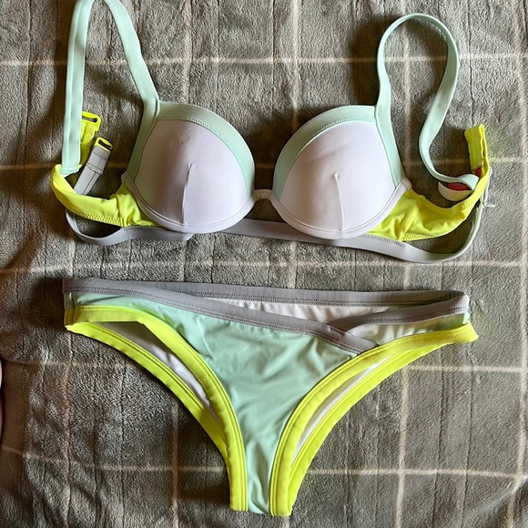 Victoria’s Secret Bikini set 32B/S - Picture 1 of 10